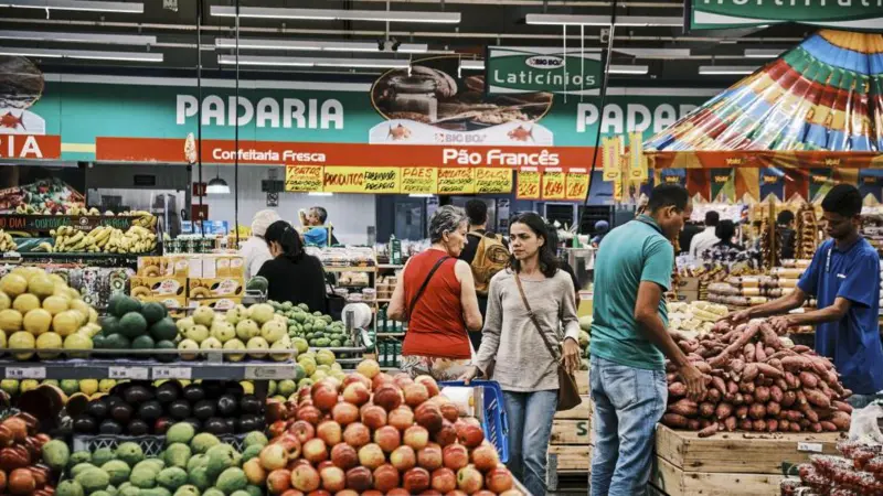 Consumidores têm dificuldades de entender o que é preço e o que é imposto no Brasil, dizem especialistas